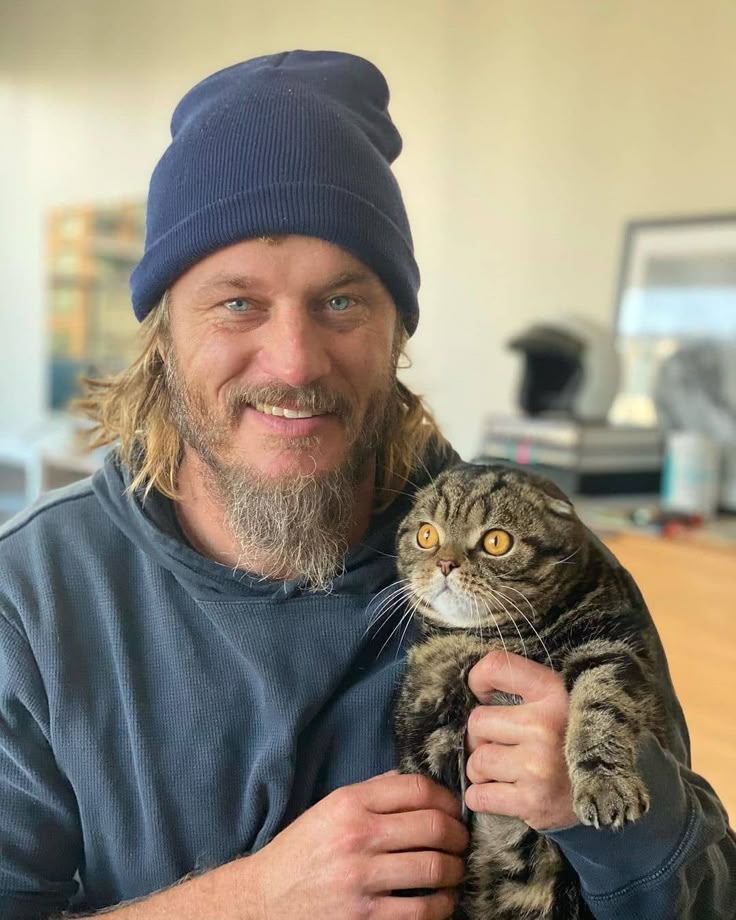 Travis Fimmel.jpg